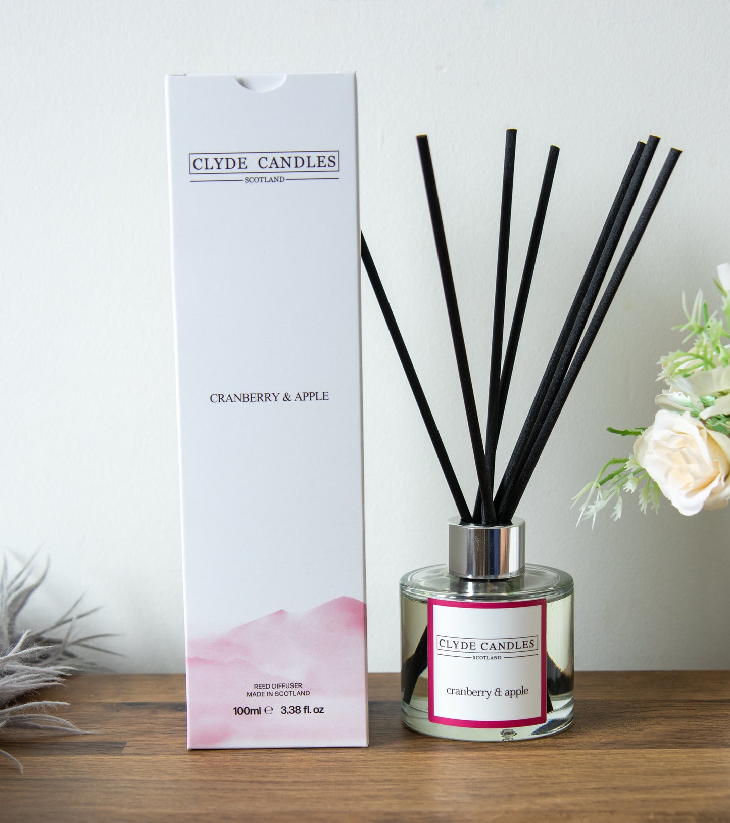 Cranberry & Apple Reed Diffuser - Clyde Candles, Luxury Diffuser Oil with a Set of 7 Fibre Sticks, 100ml, Best Aroma Scent for Home, Kitchen, Living Room, Bathroom. Fragrance Diffusers set with sticks