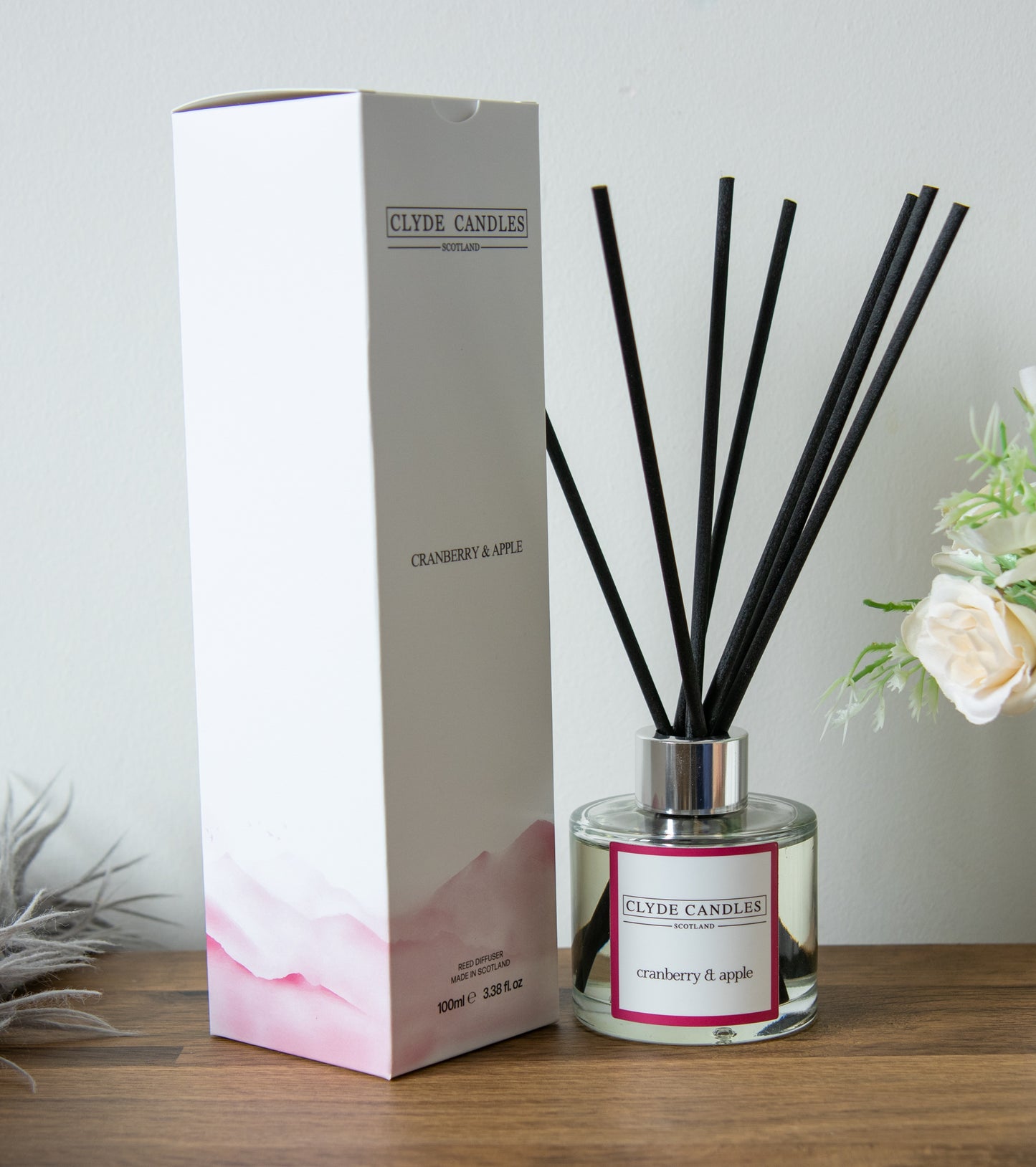 Cranberry & Apple Reed Diffuser - Clyde Candles, Luxury Diffuser Oil with a Set of 7 Fibre Sticks, 100ml, Best Aroma Scent for Home, Kitchen, Living Room, Bathroom. Fragrance Diffusers set with sticks