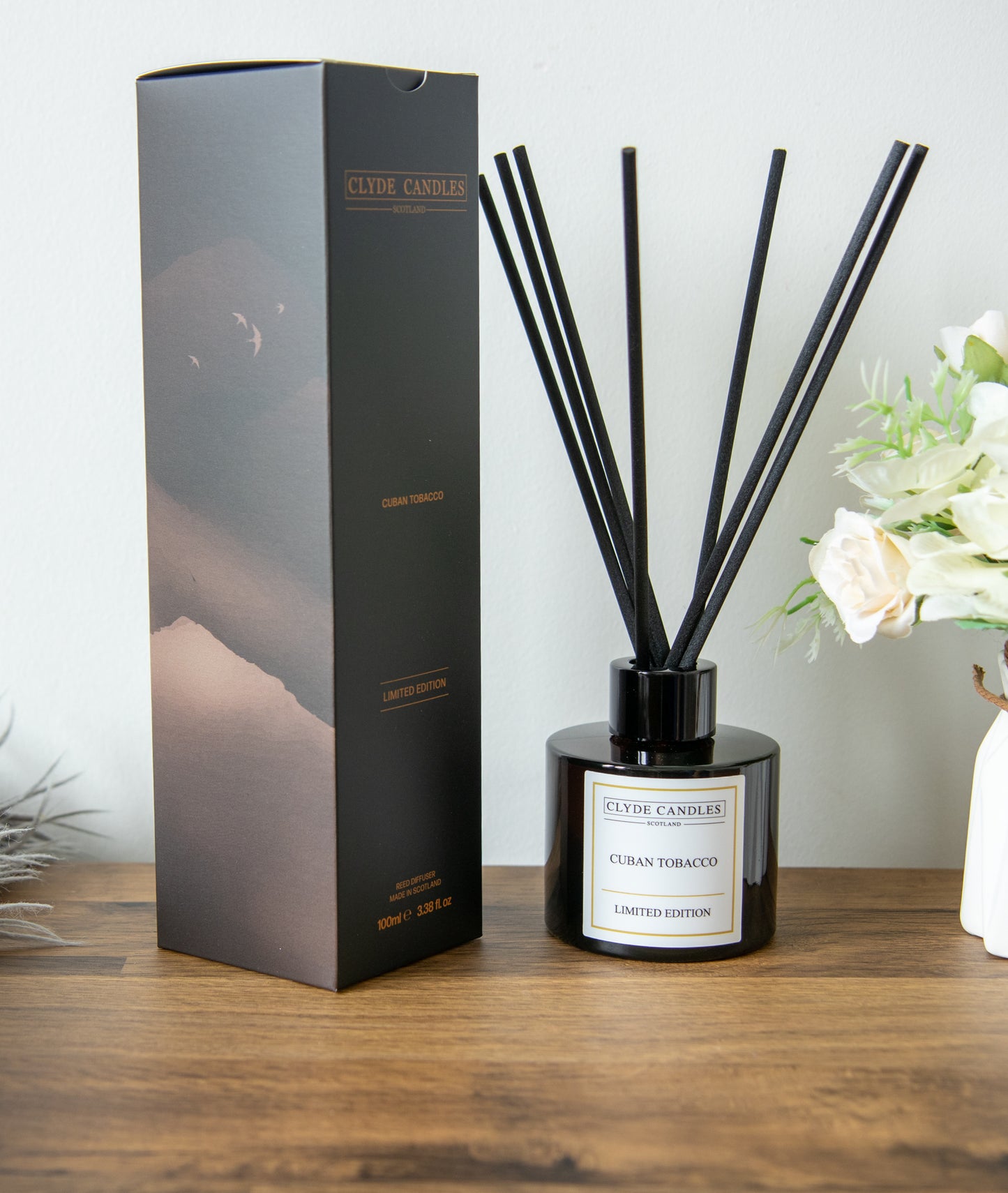 Cuban Tobacco Reed Diffuser - Clyde Candles, Luxury Diffuser Oil with a Set of 7 Fibre Sticks, 100ml, Best Aroma Scent for Home, Kitchen, Living Room, Bathroom, Office. Fragrance Diffusers set with sticks
