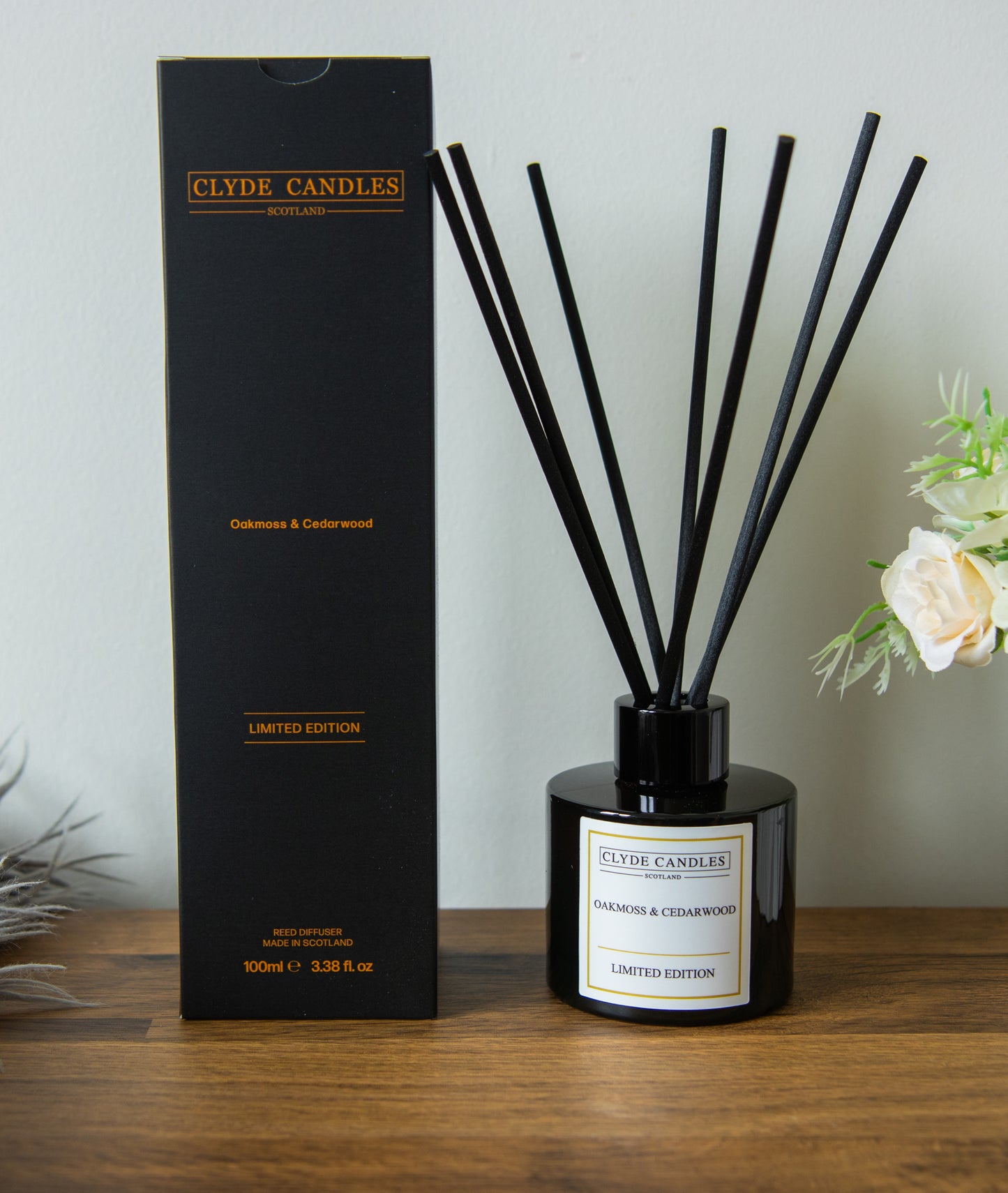 oakmoss & cedarwood Reed Diffuser - Clyde Candles, Luxury Diffuser Oil with a Set of 7 Fibre Sticks, 100ml, Best Aroma Scent for Home, Kitchen, Living Room, Bathroom. Fragrance Diffusers set with sticks